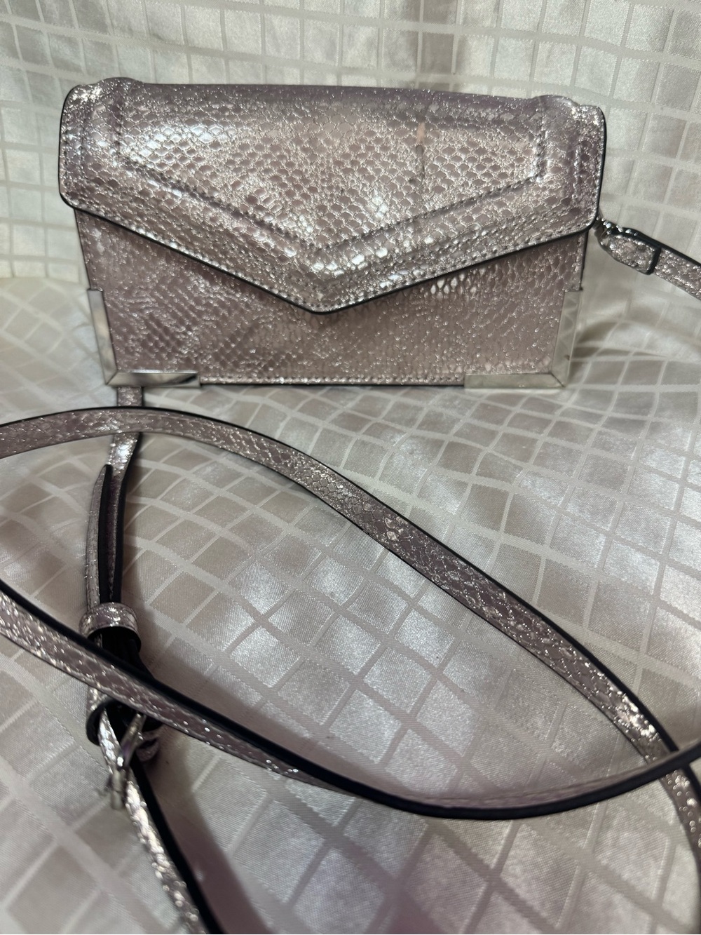 Metallic Textured Envelope Crossbody Bag - Pink